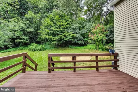 Exterior - 7406 Calamo St, Springfield, VA 22150 photo 4 of 13