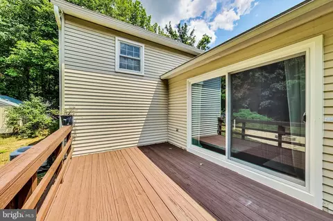 Exterior - 7406 Calamo St, Springfield, VA 22150 photo 6 of 13