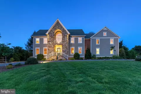 3001 Fox Den Ln, Oakton, VA 22124