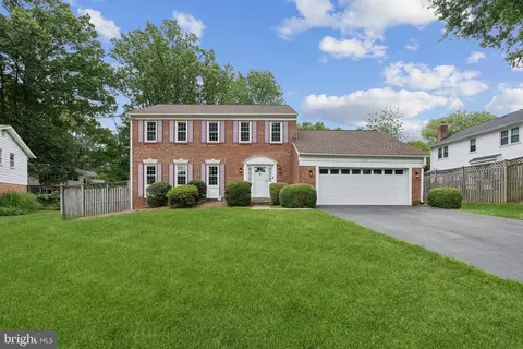 1715 Pebble Beach Dr, Vienna, VA 22182