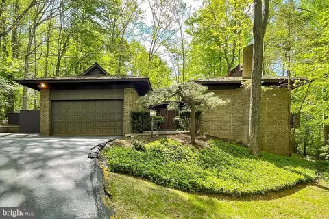 8621 Tebbs Ln, Mclean, VA 22102