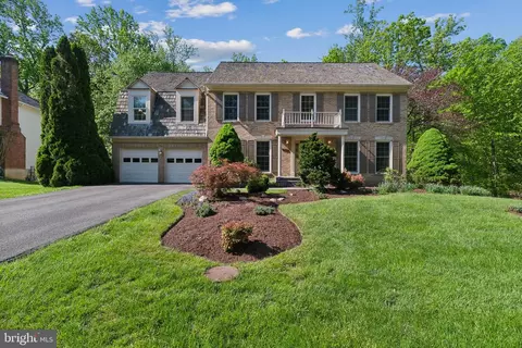 10119 Homar Pond Dr, Fairfax Station, VA 22039