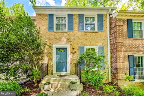 1537 Chatham Colony Ct, Reston, VA 20190