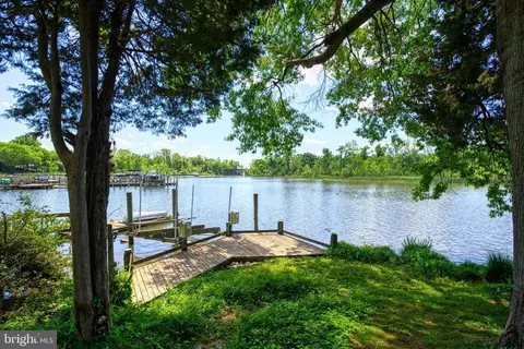 2321 Creek Dr, Alexandria, VA 22308