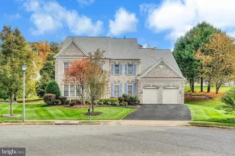 5273 Meadow Estates Dr, Fairfax, VA 22030