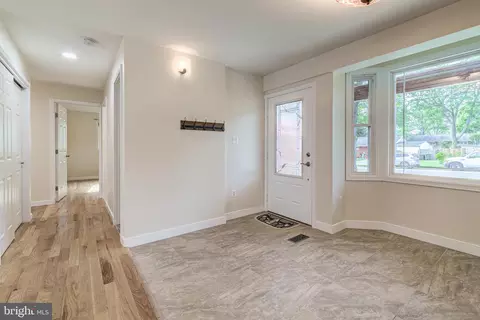 7406 Gresham St, Springfield, VA 22151 photo 4