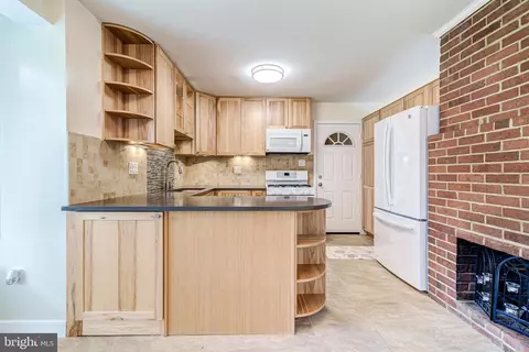 7406 Gresham St, Springfield, VA 22151 photo 8