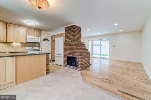 7406 Gresham St, Springfield, VA 22151 photo 3