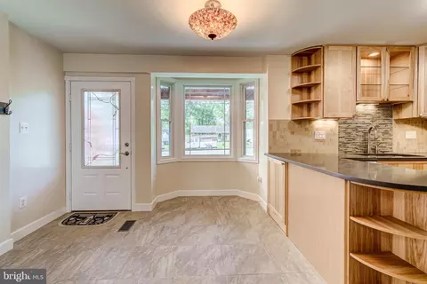 7406 Gresham St, Springfield, VA 22151 photo 5