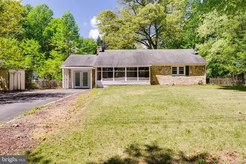 3812 Lake Blvd, Annandale, VA 22003