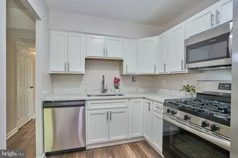 5703 Indian Ct #13, Alexandria, VA 22303