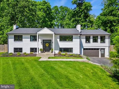 738 Ellsworth Ave, Great Falls, VA 22066