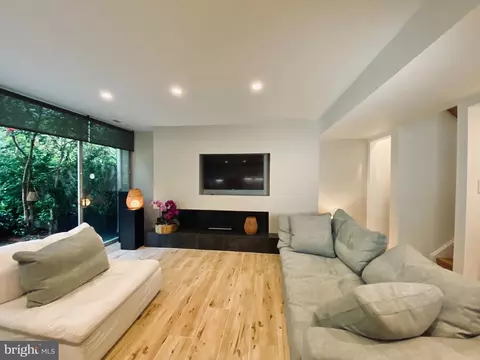 11509 Maple Ridge Rd, Reston, VA 20190 photo 3