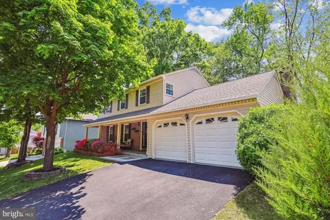 7601 Woodstown Dr, Springfield, VA 22153