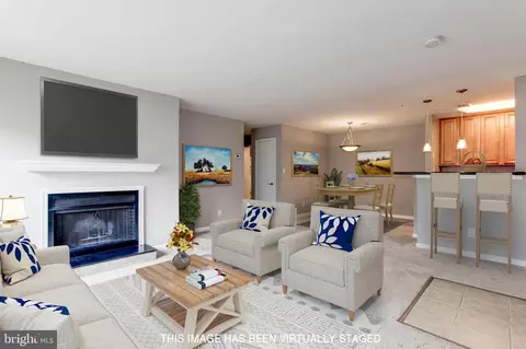 3176 Summit Square Dr #4-B12, Oakton, VA 22124