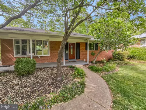 6800 Capstan Dr, Annandale, VA 22003
