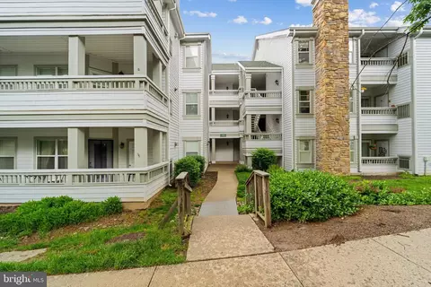 4405 Sedgehurst Dr #303, Fairfax, VA 22033