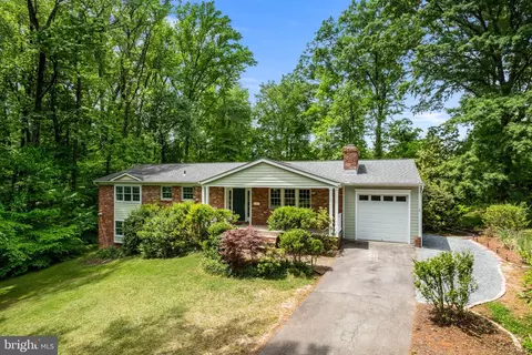 8228 Brady St, Alexandria, VA 22309
