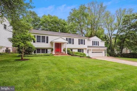 1857 Abbotsford Dr, Vienna, VA 22182