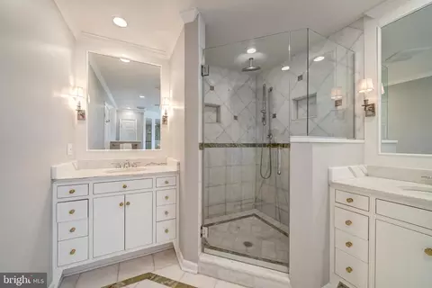 Bath - 6202 Nethercombe Ct, Mclean, VA 22101 photo 4 of 7