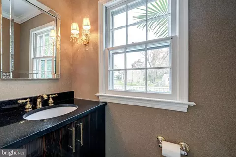 Bath - 6202 Nethercombe Ct, Mclean, VA 22101 photo 1 of 7