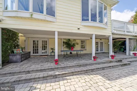 Exterior - 6202 Nethercombe Ct, Mclean, VA 22101 photo 10 of 22
