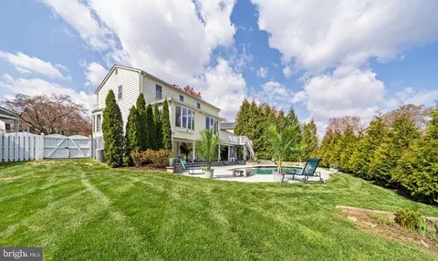 Exterior - 6202 Nethercombe Ct, Mclean, VA 22101 photo 13 of 22
