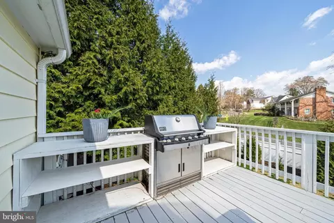 Exterior - 6202 Nethercombe Ct, Mclean, VA 22101 photo 7 of 22