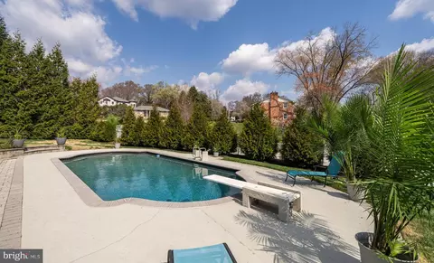 Exterior - 6202 Nethercombe Ct, Mclean, VA 22101 photo 9 of 22