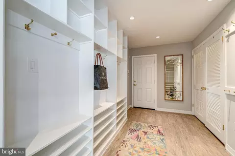 Entry Way - 6202 Nethercombe Ct, Mclean, VA 22101 photo 4 of 5