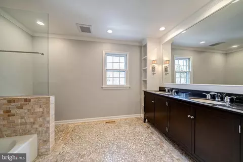 Bath - 6202 Nethercombe Ct, Mclean, VA 22101 photo 6 of 7
