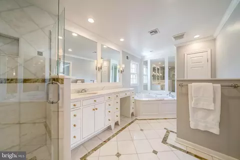 Bath - 6202 Nethercombe Ct, Mclean, VA 22101 photo 2 of 7
