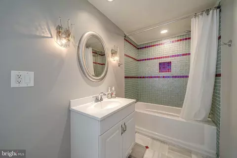 Bath - 6202 Nethercombe Ct, Mclean, VA 22101 photo 7 of 7