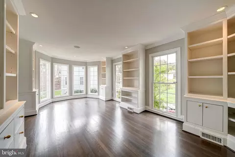 Living - 6202 Nethercombe Ct, Mclean, VA 22101 photo 2 of 6
