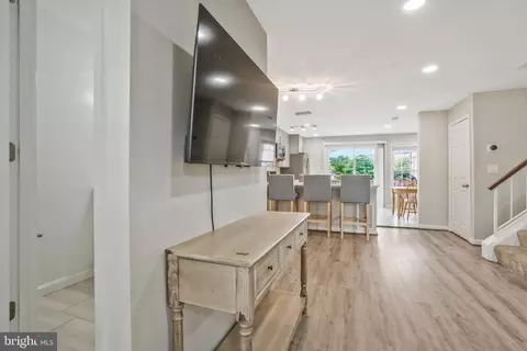 8056 Dulciana Ct, Springfield, VA 22153 photo 3