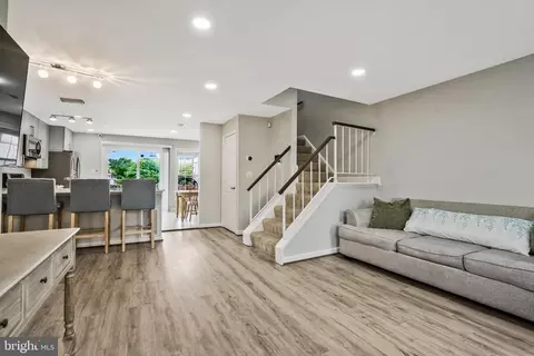 8056 Dulciana Ct, Springfield, VA 22153 photo 4