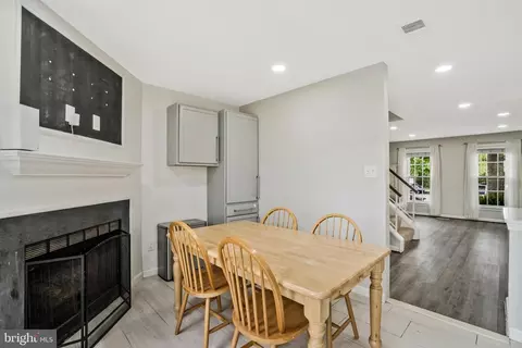 8056 Dulciana Ct, Springfield, VA 22153 photo 12