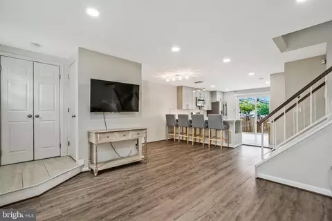 8056 Dulciana Ct, Springfield, VA 22153 photo 5