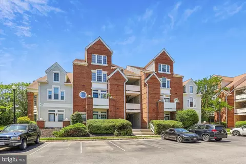 6944 D Ellingham Cir #106, Alexandria, VA 22315