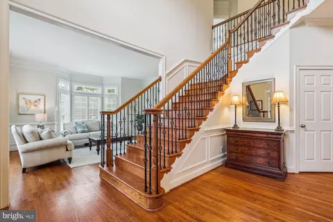Entry Way - 1634 Hicks Dr, Vienna, VA 22182 photo 2 of 8