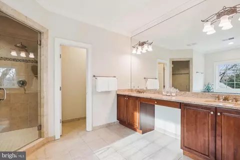 Bath - 1634 Hicks Dr, Vienna, VA 22182 photo 2 of 6