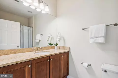 Bath - 1634 Hicks Dr, Vienna, VA 22182 photo 3 of 6