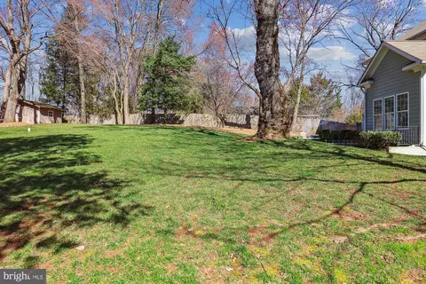 Exterior - 1634 Hicks Dr, Vienna, VA 22182 photo 4 of 13