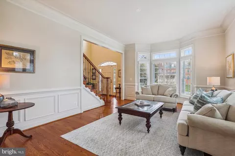 Living - 1634 Hicks Dr, Vienna, VA 22182 photo 2 of 5