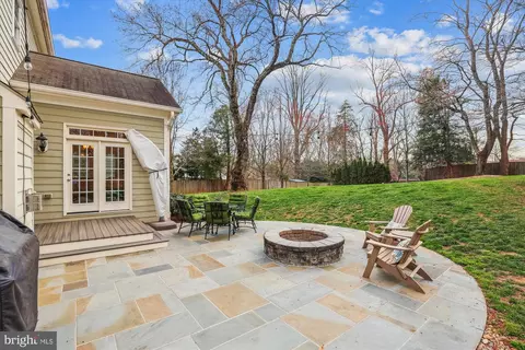 Exterior - 1634 Hicks Dr, Vienna, VA 22182 photo 7 of 13