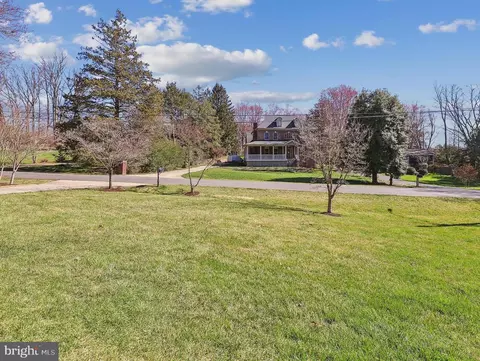 Exterior - 1634 Hicks Dr, Vienna, VA 22182 photo 12 of 13