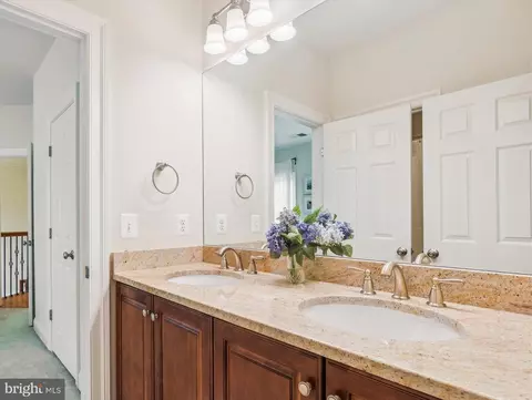 Bath - 1634 Hicks Dr, Vienna, VA 22182 photo 4 of 6