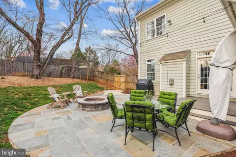Exterior - 1634 Hicks Dr, Vienna, VA 22182 photo 9 of 13
