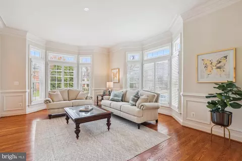 Living - 1634 Hicks Dr, Vienna, VA 22182 photo 1 of 5