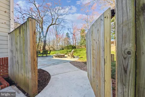 Exterior - 1634 Hicks Dr, Vienna, VA 22182 photo 6 of 13